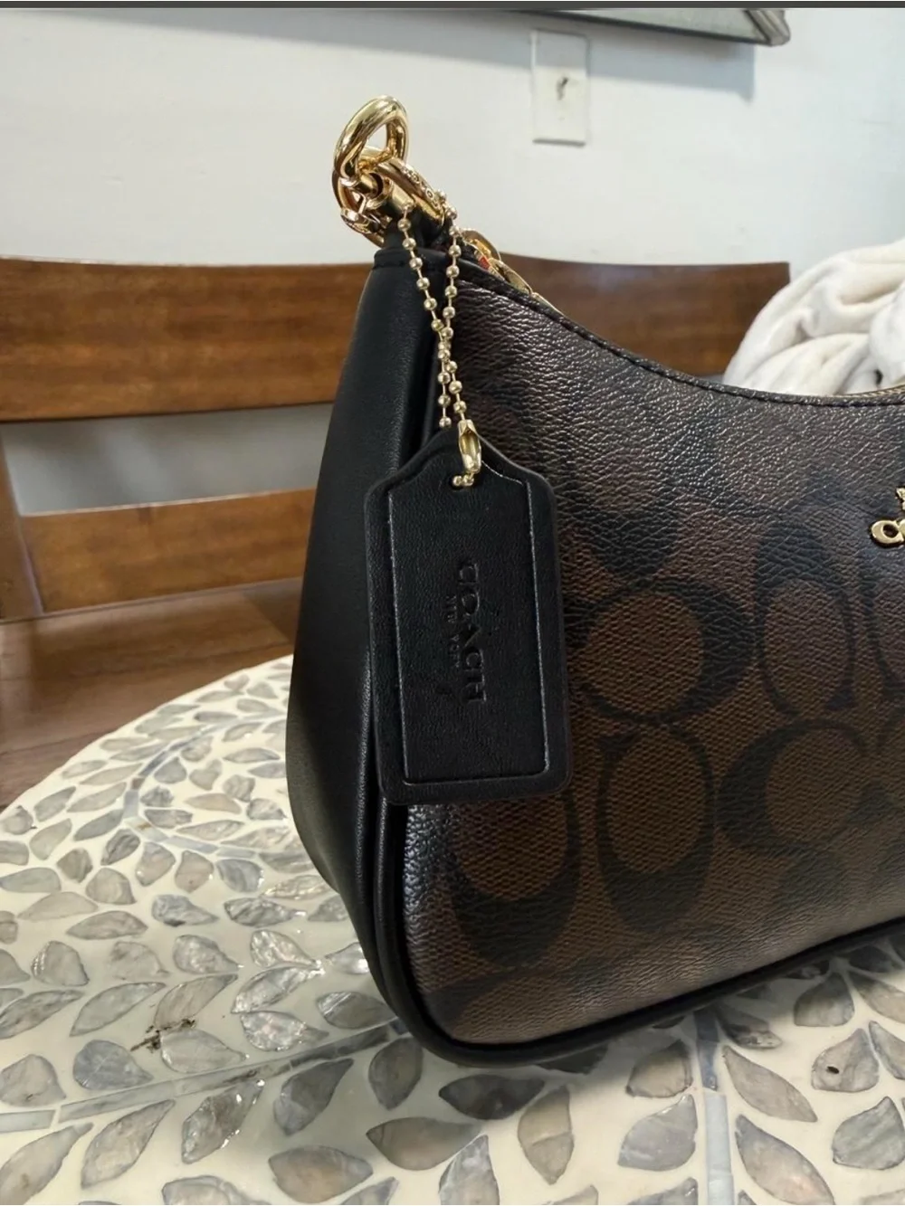 Coach Dark Brown Signature Shoulder Bag (Regular Teri) 🤎